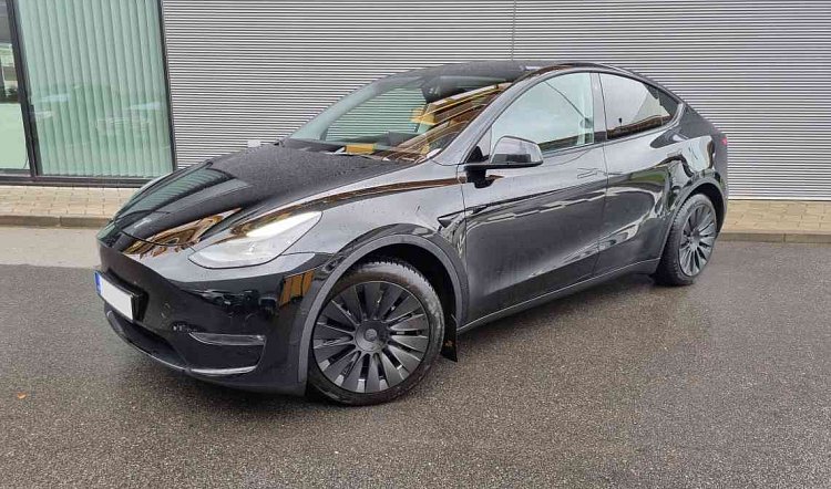 Tesla Model Y car rental Bolt Tallinn