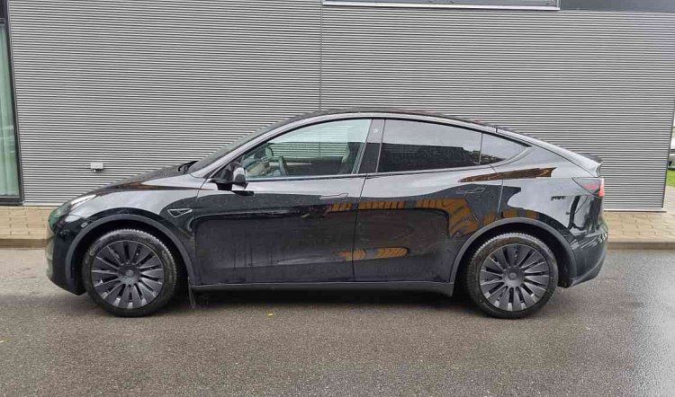 Tesla Model Y autorent Bolt Tallinn